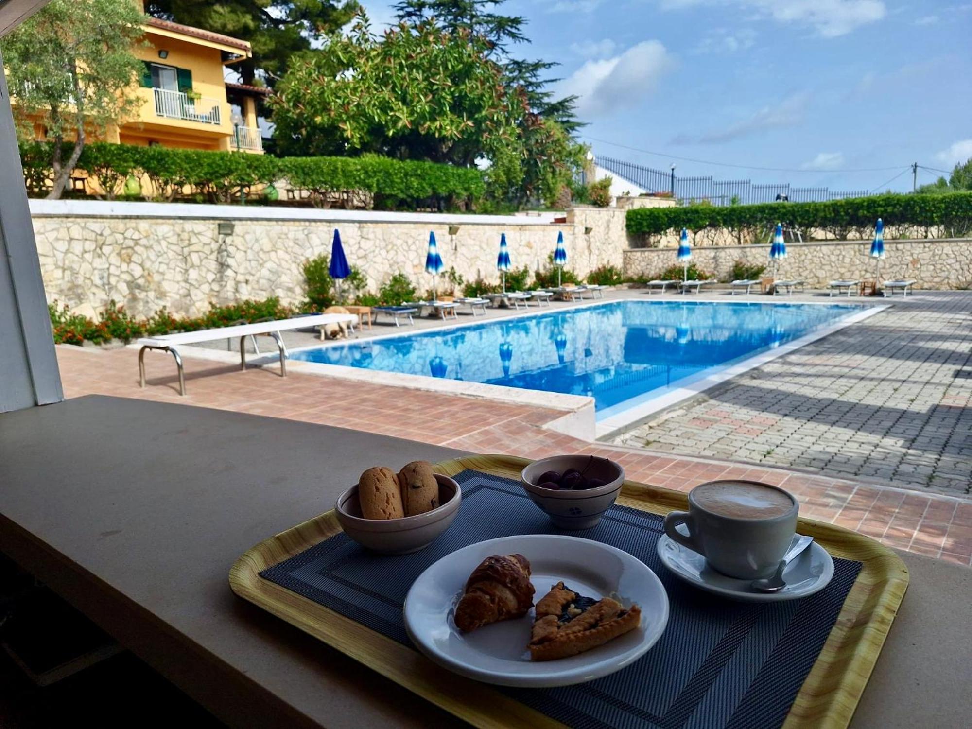 Villa Amica Vieste Bagian luar foto